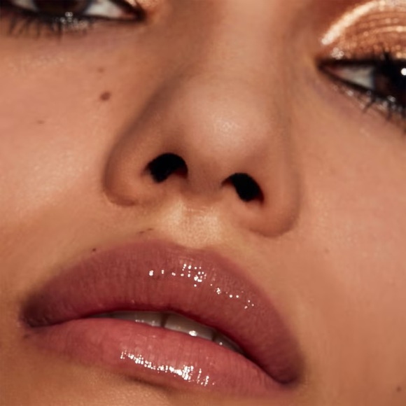 Roen Kiss My Liquid Lip Balm in Charlie - Picture 7 of 12